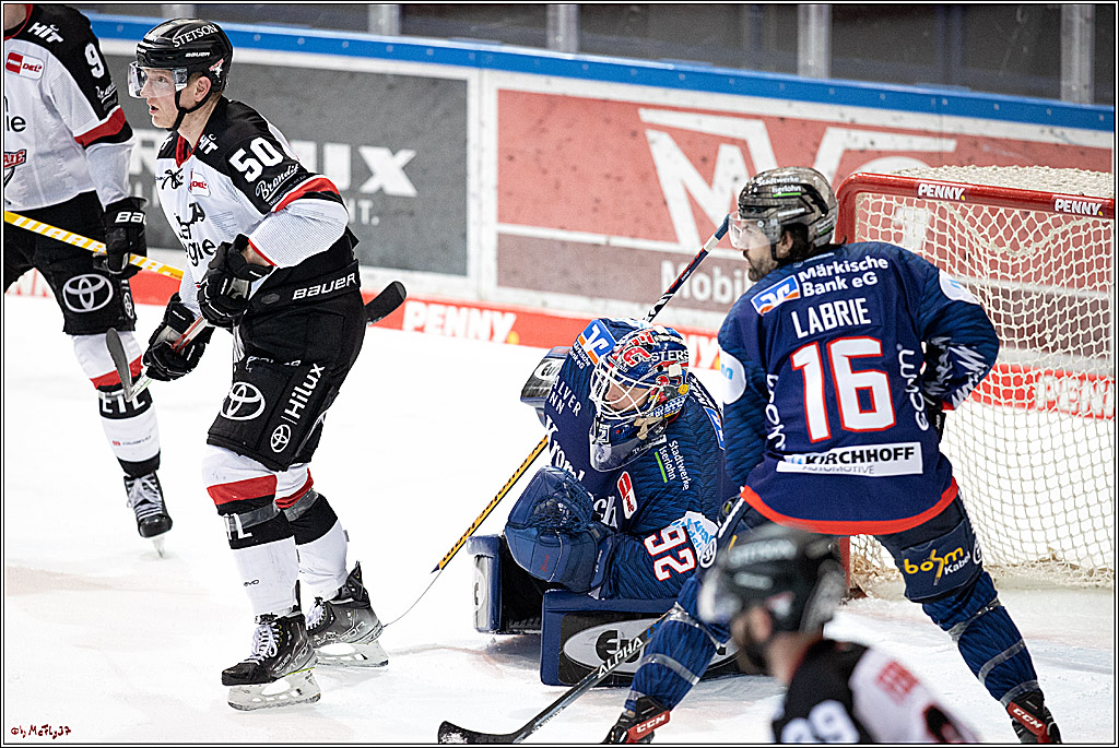 PENNY DEL;  Iserlohn Roosters - Koelner Haie; Koeln, 05.12.2021